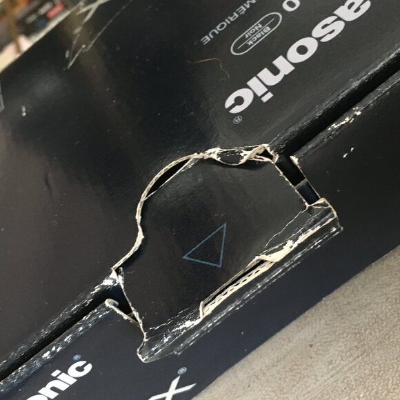 Panasonic LUMIX DMC FX10 6.0MP Digital Camera In Black + Tamrac Case - Picture 9 of 16